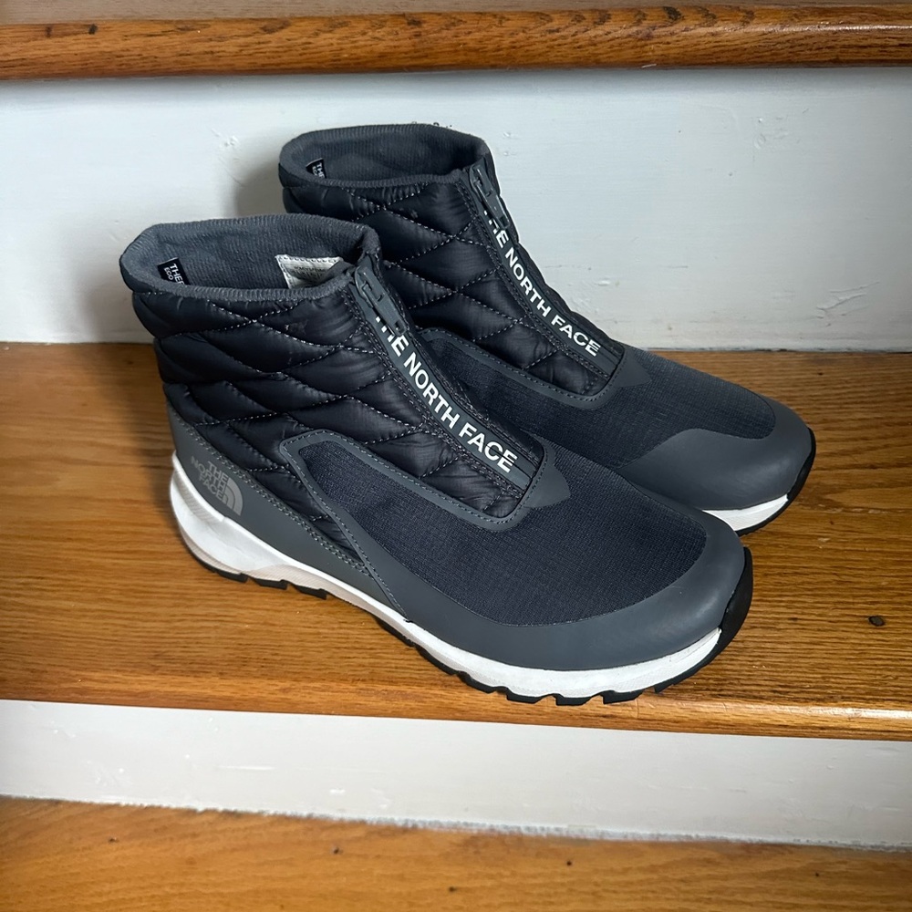 The North Face Size 8 Women's Thermoball Progressive Zip Grey Boots